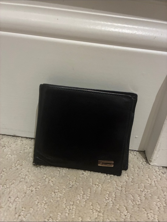 Gucci Other - GUCCI Vintage Black Leather Bifold Wallet Silver G Hardware 👝